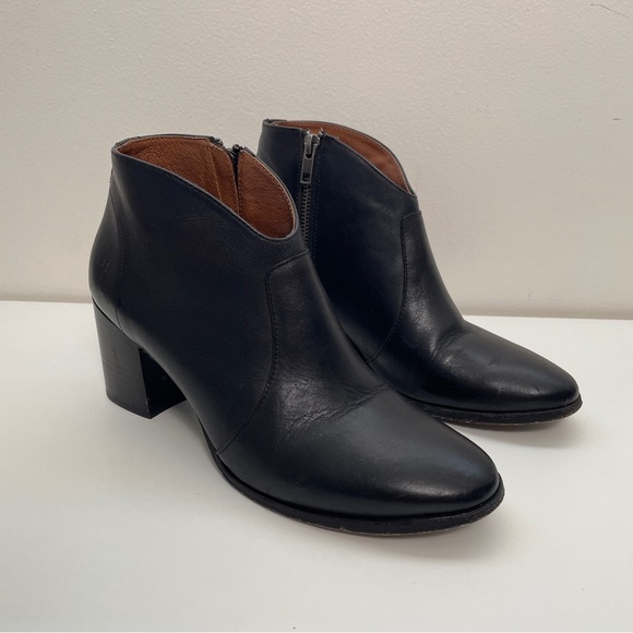Frye Nora short zip boot black size 9 bootie western leather pointed toe office - Picture 2 of 13